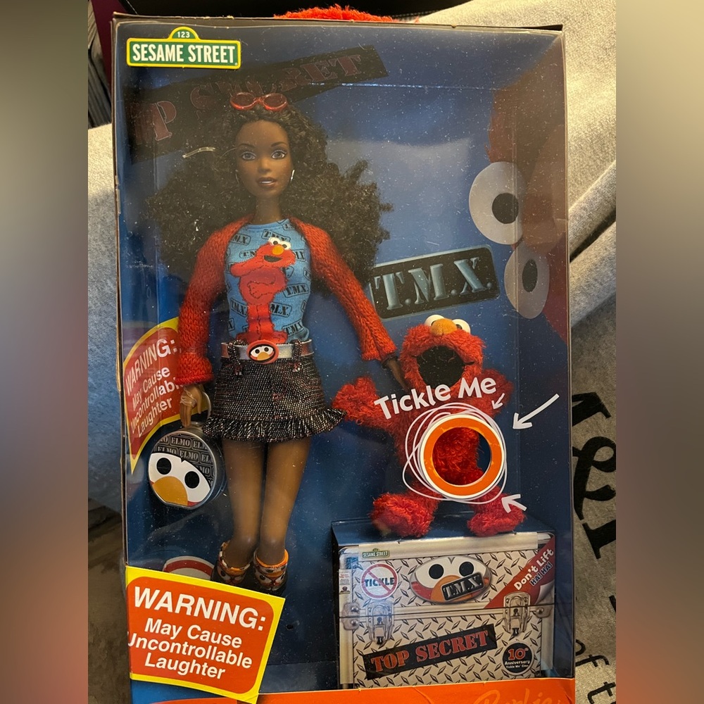 Vintage Barbie and Elmo in original box. Collector’s item. - Picture 4 of 11